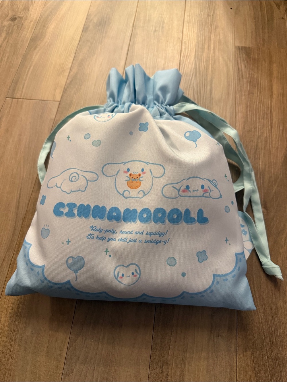 Cinnamoroll Drawstring Gift Pouch - with 4 Cinnamoroll items inside
